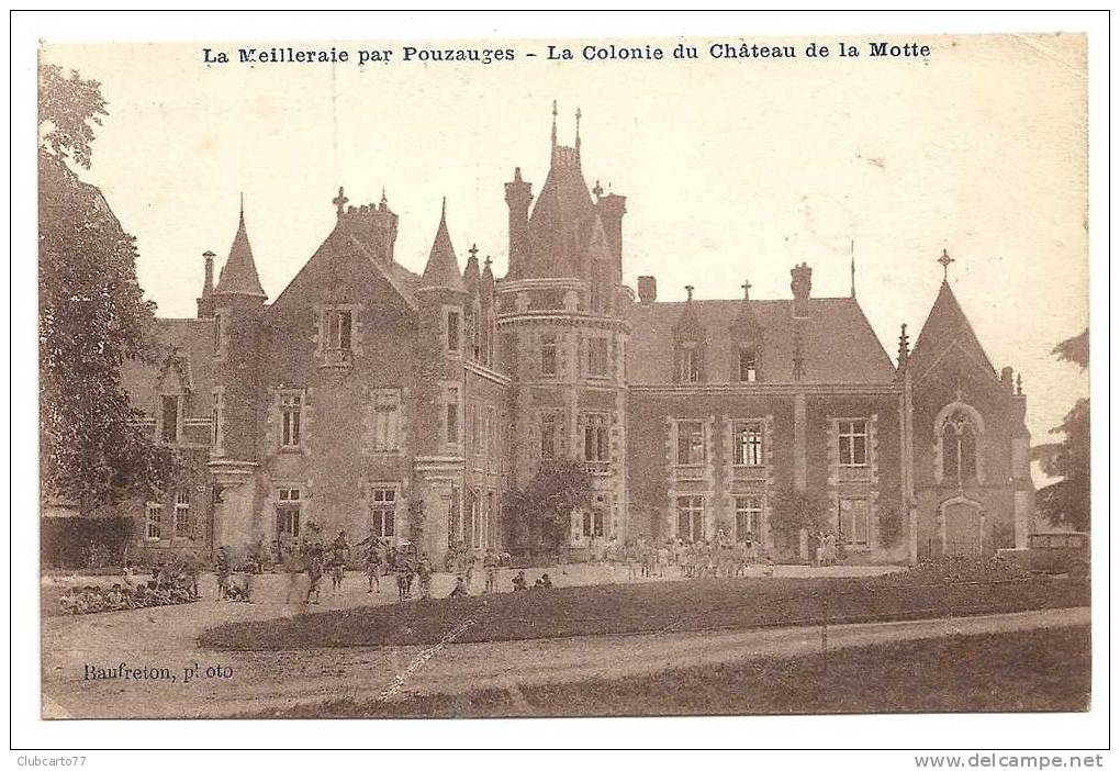 Pouzauges (85) : La Colonie Du Château De La Motte à La Mailleraie, Vue De L'arrivée Env 1920 (animée). - Pouzauges