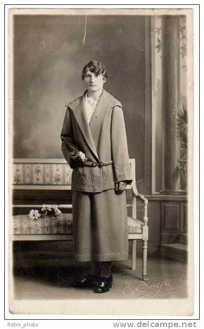 Carte-Photo Femme Debout ( Photo Ségarel, Beuvry ) - Beuvry