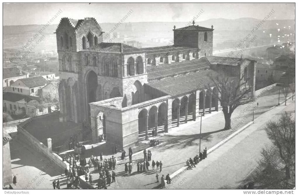 AVILA : Vista Panoramica De La Basilica De San Vincente ( Sortie De La Messe ) - Ávila