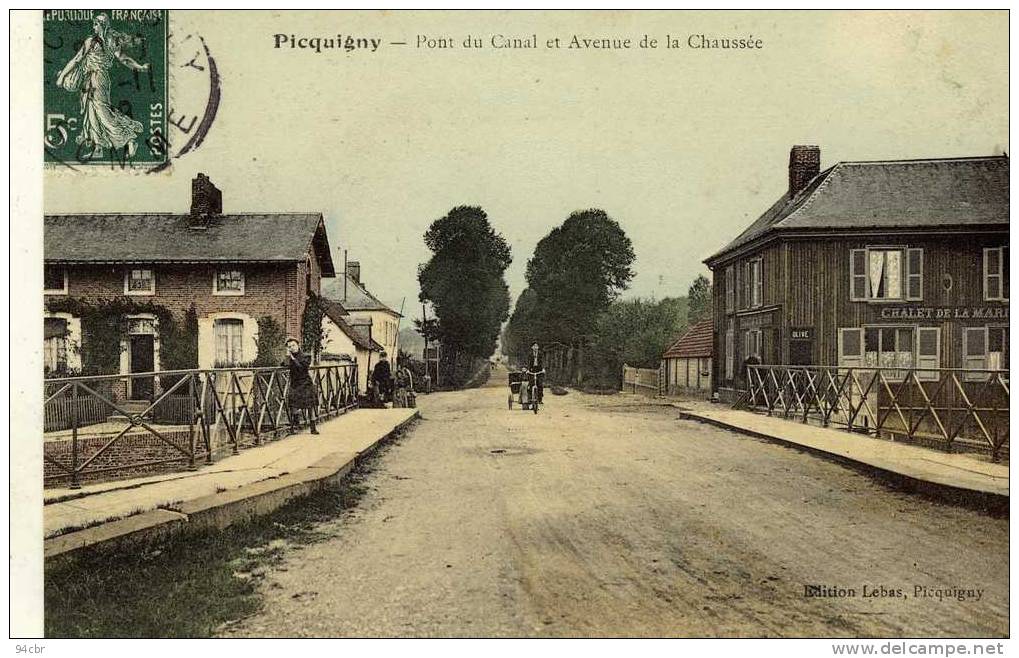 CPA (80) PICQUIGNY Pont Du Canal Et Avenue De La Chaussée - Picquigny