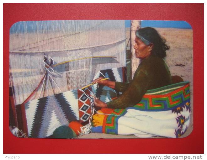 Native Americans  Indian--    Navajo Rug Weaver  Early Chrome ------   ---   -ref 216 - Indiaans (Noord-Amerikaans)