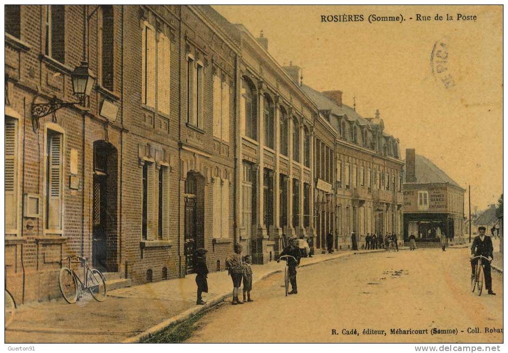 CPA (80)  ROSIÈRES  /  Rue De La Poste  -  (Timbre Décollé) - Rosieres En Santerre