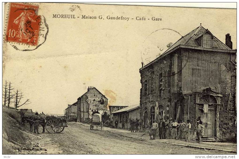 CPA (80)   MOREUIL Maison G GAUDEFROY Café Gare (legers Defauts) - Moreuil