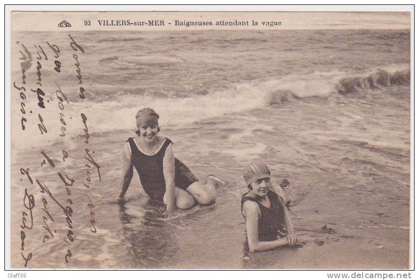 CPA CALVADOS 14 VILLLERS Sur MER N°93 Baigneuses Attendant La Vague - Villers Sur Mer