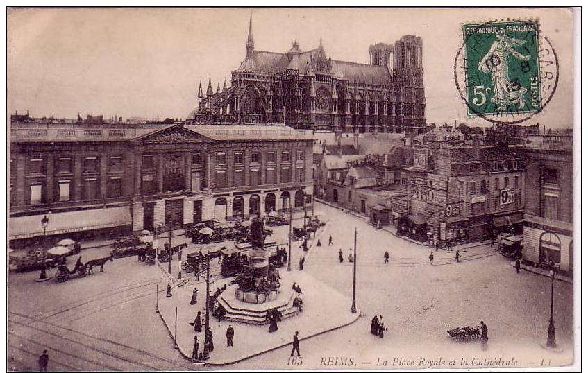 REIMS - LA PLACE ROYALE ET LA CATHEDRALE - ANIMEE - Reims