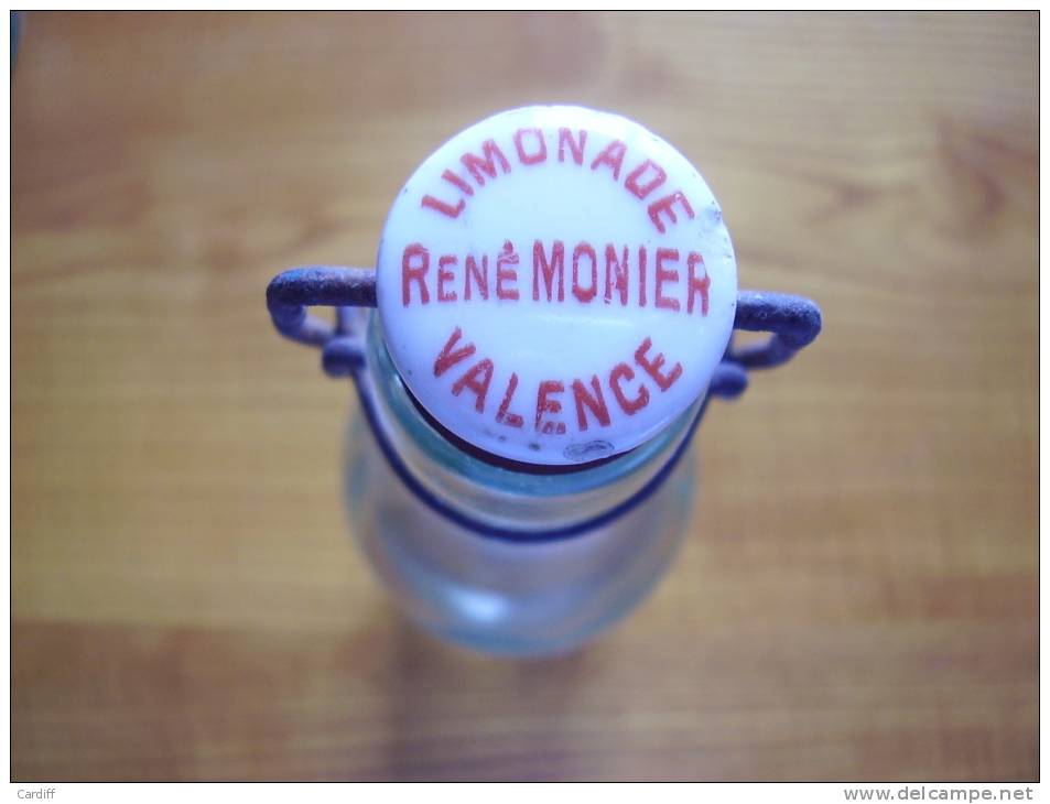 Bouteille Complète En Verre Avec Son Bouchon Porcelaine Et Son Joint Limonade René Monier à Valence - Altri & Non Classificati