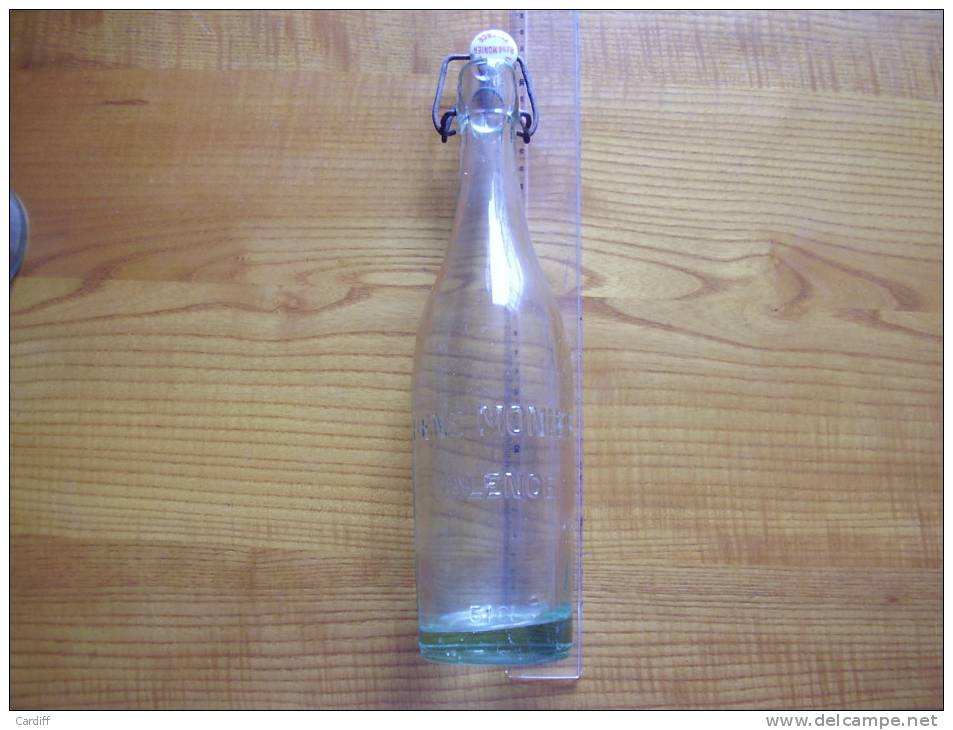 bouteille complète en verre avec son bouchon porcelaine et son joint  Limonade René Monier à Valence