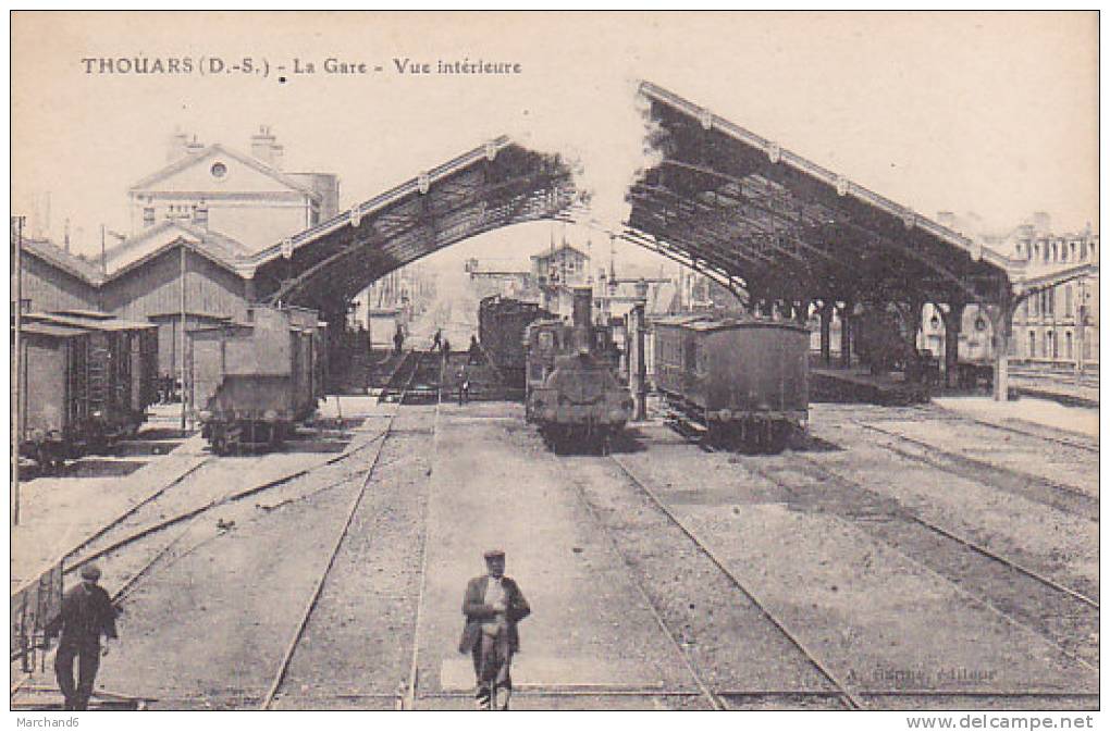 DEUX SEVRES THOUARS LA GARE VUE INTERIEURE  ..TRAIN Editeur A Ganne - Thouars