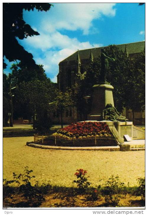 Lesparre Medoc    Place De  L'eglise - Lesparre Medoc