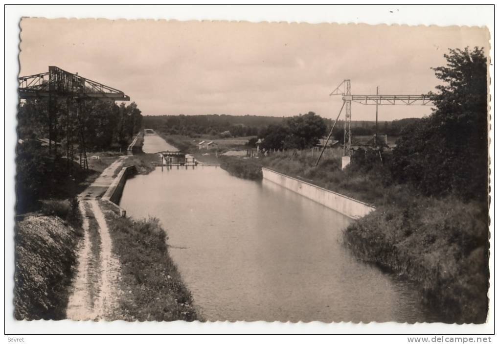 "SOMME". -   Le Canal Et L'Ecluse à Froissy.  CPSM 9x14 - Bray Sur Somme