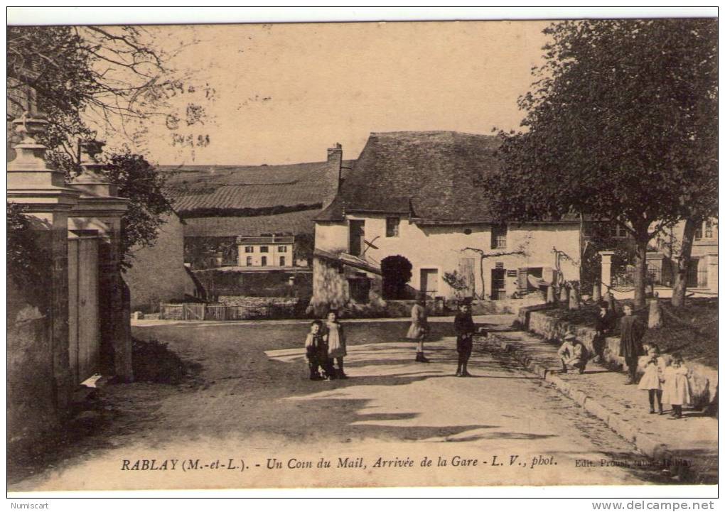 Rablay-sur-Layon..animée..un Coin Du Mail..arrivée De La Gare - Andere & Zonder Classificatie