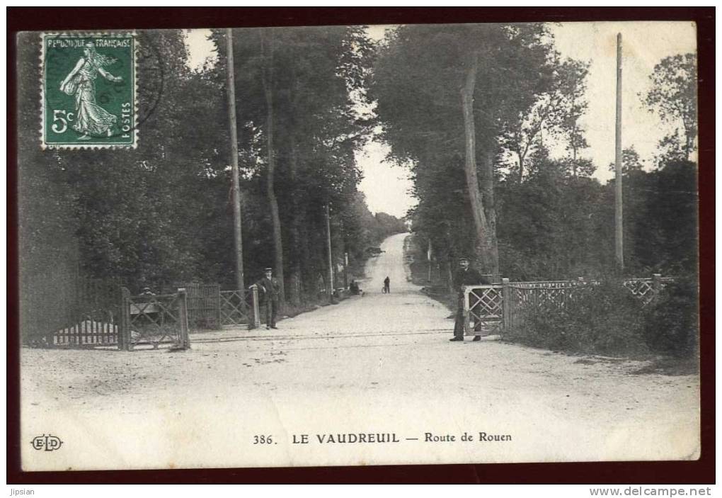 Cpa Du 27  Le Vaudreuil  Route De Rouen LOR3 - Le Vaudreuil