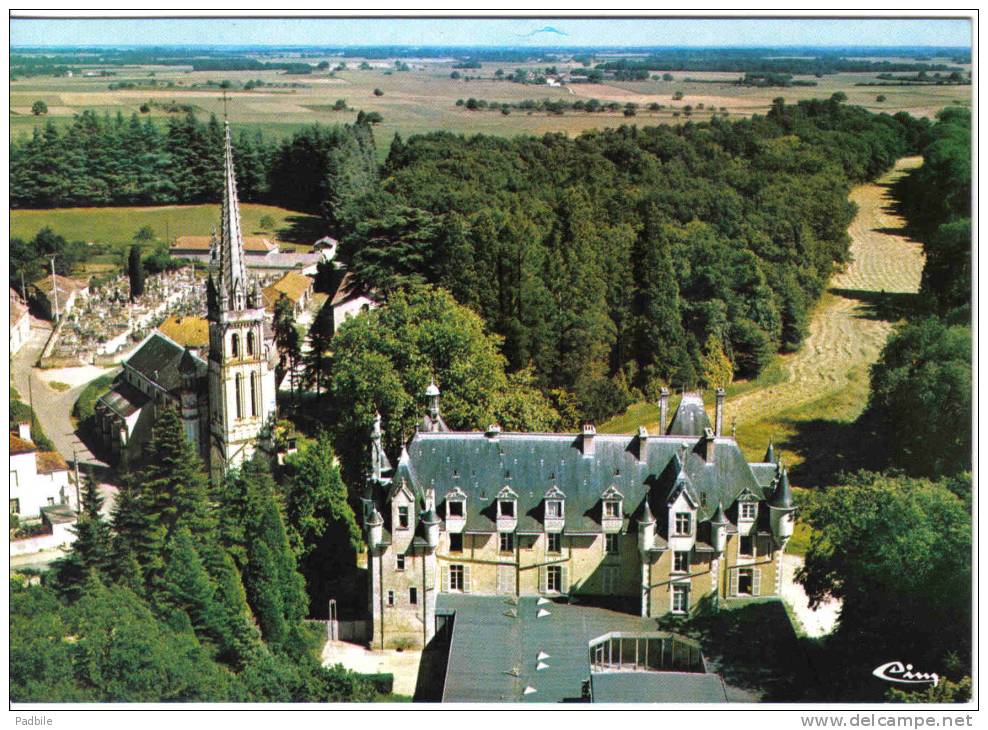 Carte Postale 86. Saint-Julien-L´Ars  Et Le Prieuré Notre-Dame Du Calvaire Vue D´avion Trés Beau Plan - Saint Julien L'Ars