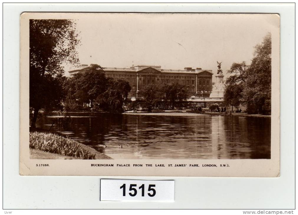 Buckingham Palace From The Lake St James Park London - Buckingham Palace