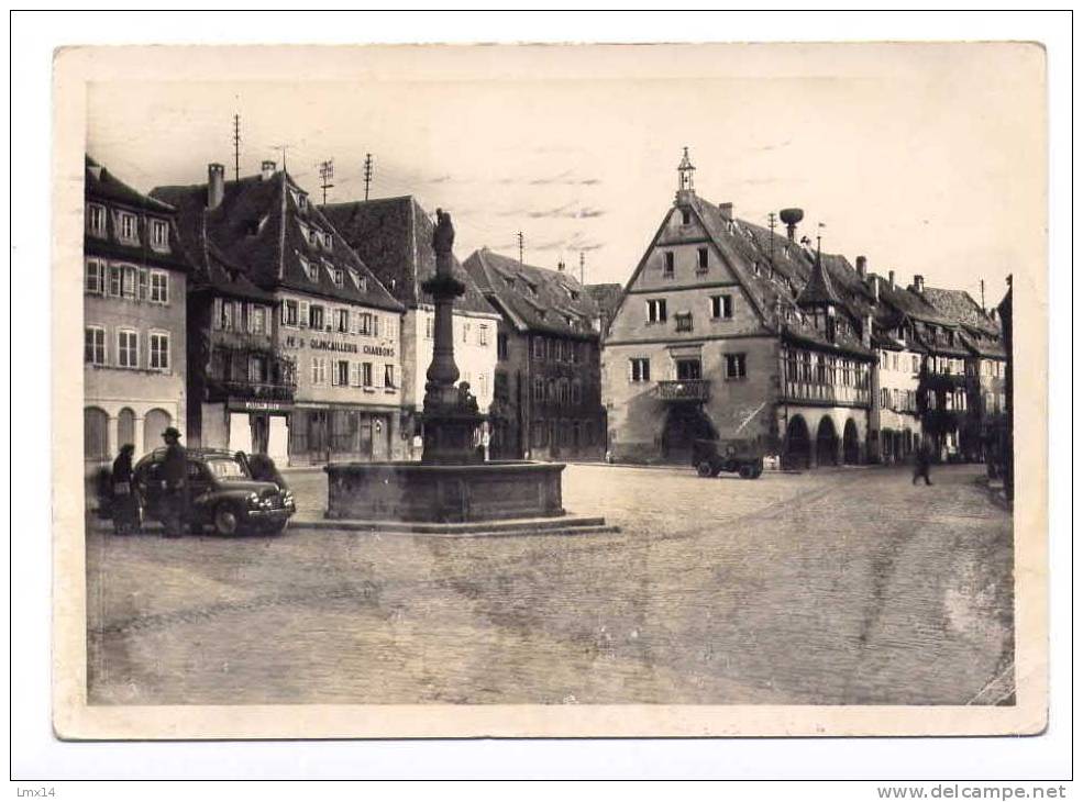 67* OBERNAI (CPSM 10x15cm) Place Du Marche Et Halle Aux Bles - A-04 - Obernai