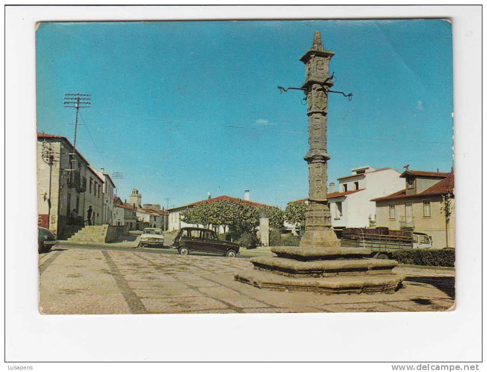 Portugal Cor 13808 –   FREIXO DE ESPADA À CINTA - PELOURINHO E CONVENTO - OLD CARS AUTOMOBILES VOITURES AUDI 100 RENAULT - Bragança