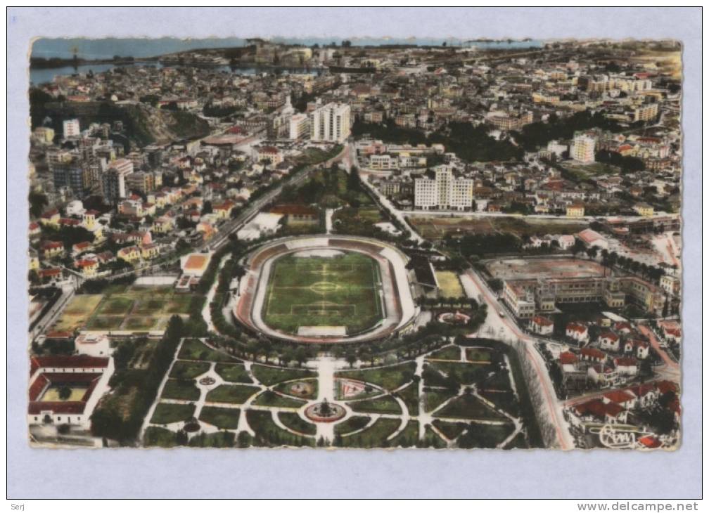 Bône - Vue Panoramique Aerienne . Au Premier Plan, Le Stade Et Les Jardins . CPSM . Algérie . - Annaba (Bône)