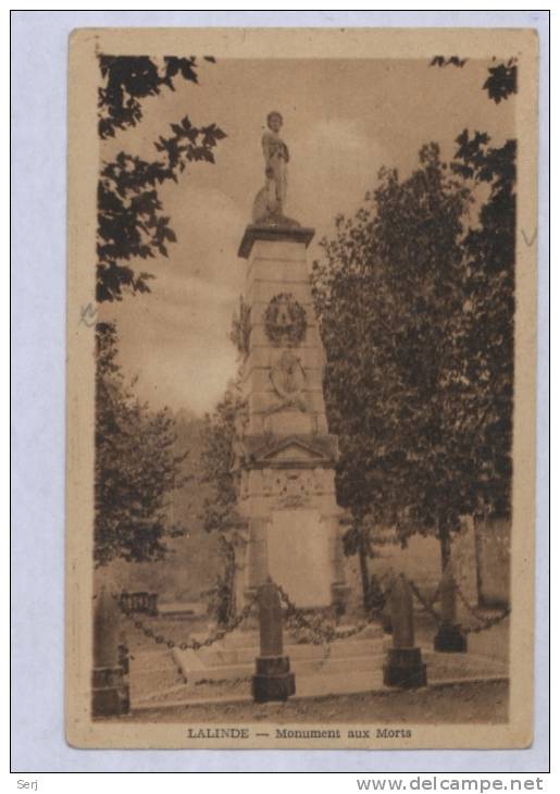 LALINDE - Le Monument Aux Morts  . CPA . FRANCE . - Other & Unclassified