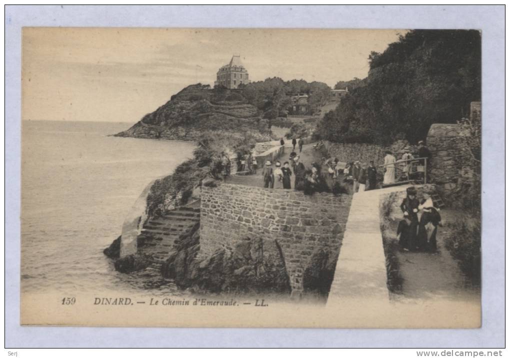 Dinard - Le Chemin D'Emeraude  . CPA . FRANCE . - Dinard