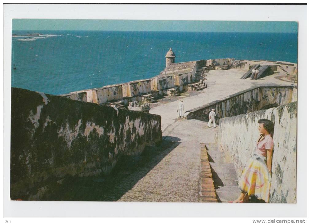 FORTRESS EL MORRO AT ENTRANCE TO SAN JUAN HARBOR . Old PC . PUERTO RICO - Puerto Rico