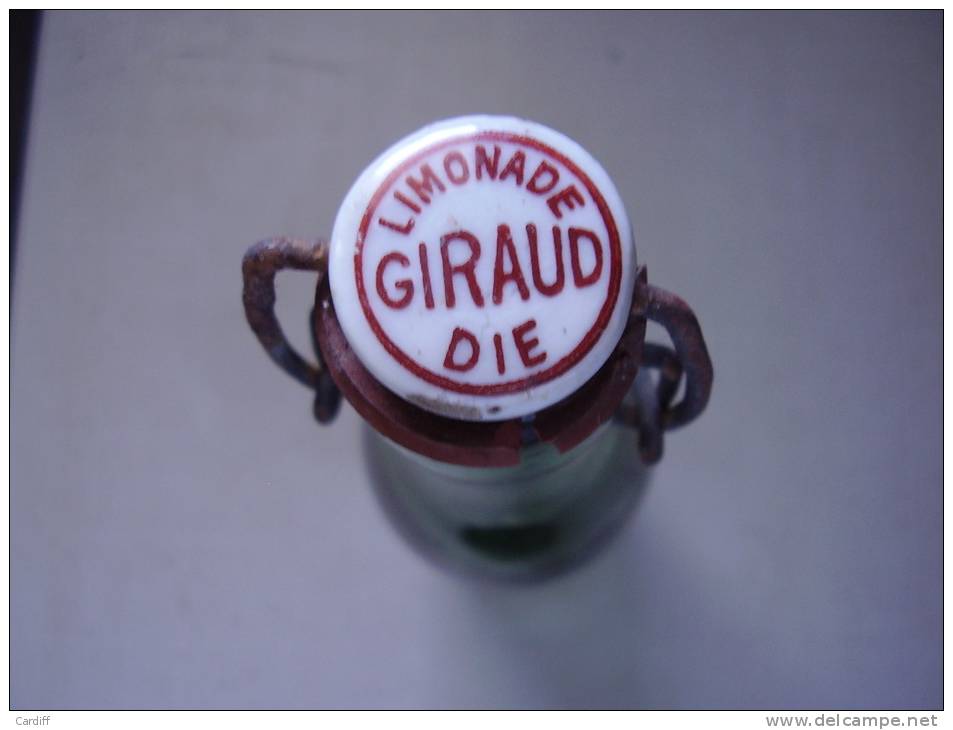 Bouteille Complète En Verre Avec Son Bouchon Porcelaine De Limonade Giraud à Die Dans La Drôme - Sonstige & Ohne Zuordnung