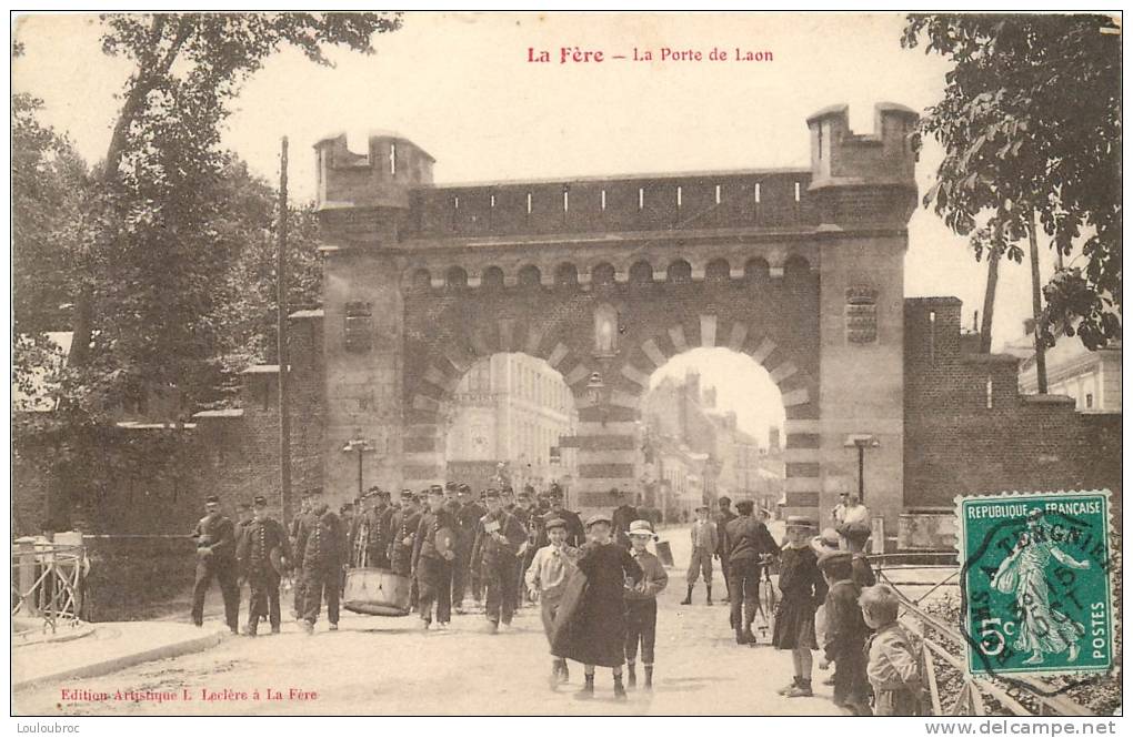 02 LA FERE LA  PORTE DE LAON TRES ANIMEE - Other & Unclassified