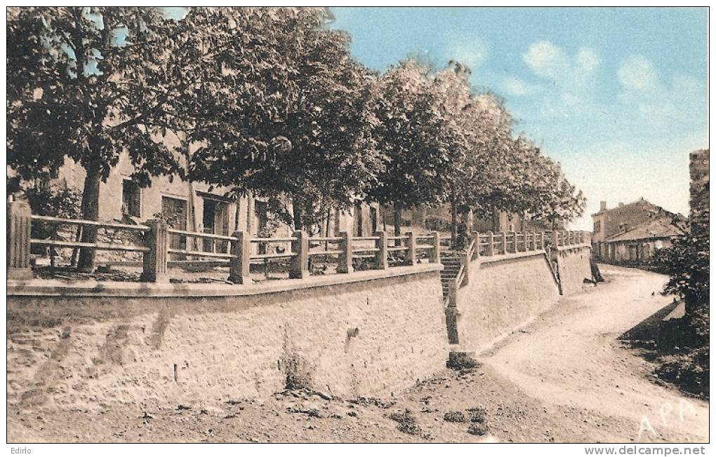 MONTCLAR De QUERCY  Vue De La Rampe Coupé Par Scan - Neuve Excellent état - Montclar De Quercy