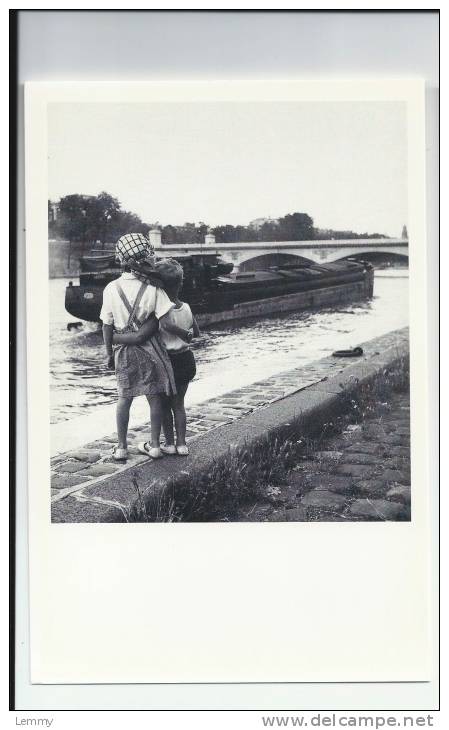 PARIS - ANNEES 50 - GOSSES DE PARIS - NOSTALGIE DES VACANCES - 1951 - CPM COLLECTION PHOTOTHEQUE DES JEUNES PARISIENS - - Arrondissement: 10