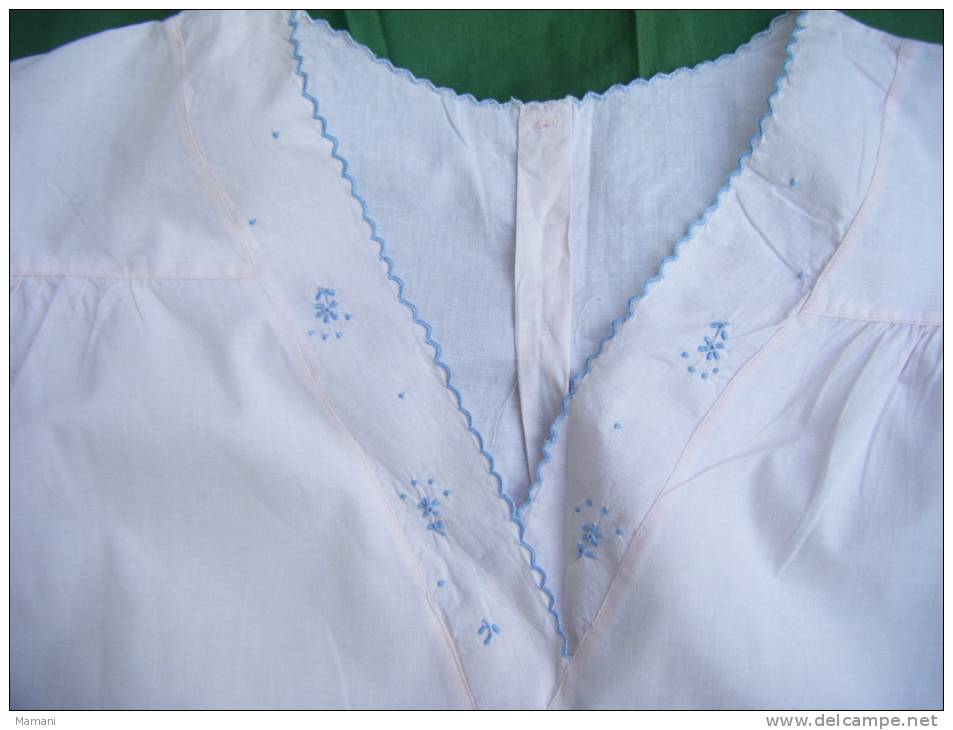 Chemise  De Nuit -- Pour  Theatre -tour Poitrine  120 Mm-hauteur 116 Cm- Broderie Bleue-ref 19 - 1940-1970