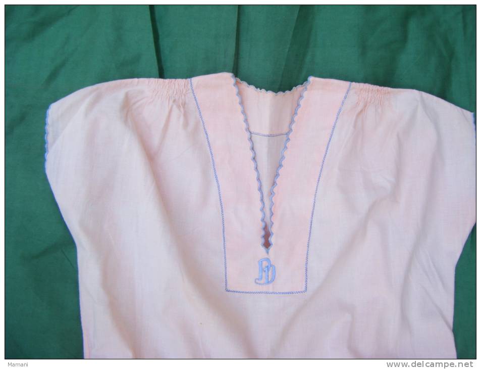 Chemise De Nuit Rose Saumon  -- Pour  Theatre -tour De Poitrine 92 Cm HAUTEUR 117 CM Monogramme P D  -ref 24 - 1900-1940