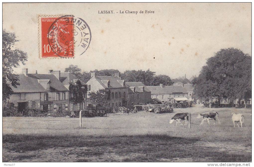 LASSAY LES CHATEAUX  Le Champ De Foire - Lassay Les Chateaux