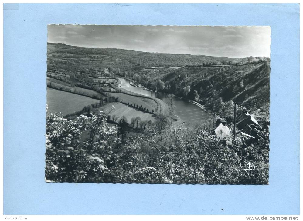 Chateauneuf Du Faou - Des Jardins Fleuris De Belle Vue, Perspective De La Vallée De L'Aulne - Châteauneuf-du-Faou