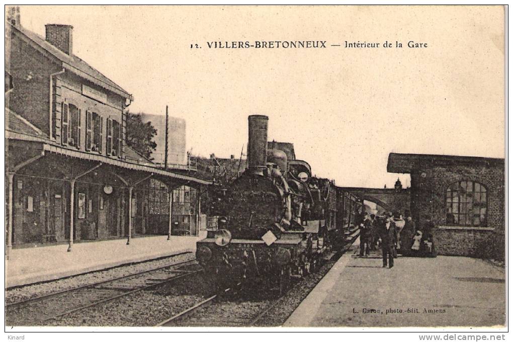 CPA    VILLERS-BRETONNEUX  -  Interieur De La Gare . Trés Animée  Trés Bon état .voir Scan. - Villers Bretonneux