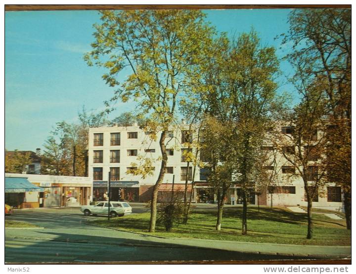 94 - VILLECRESNES - Les Magasins (Centre Commercial). CPSM - Villecresnes