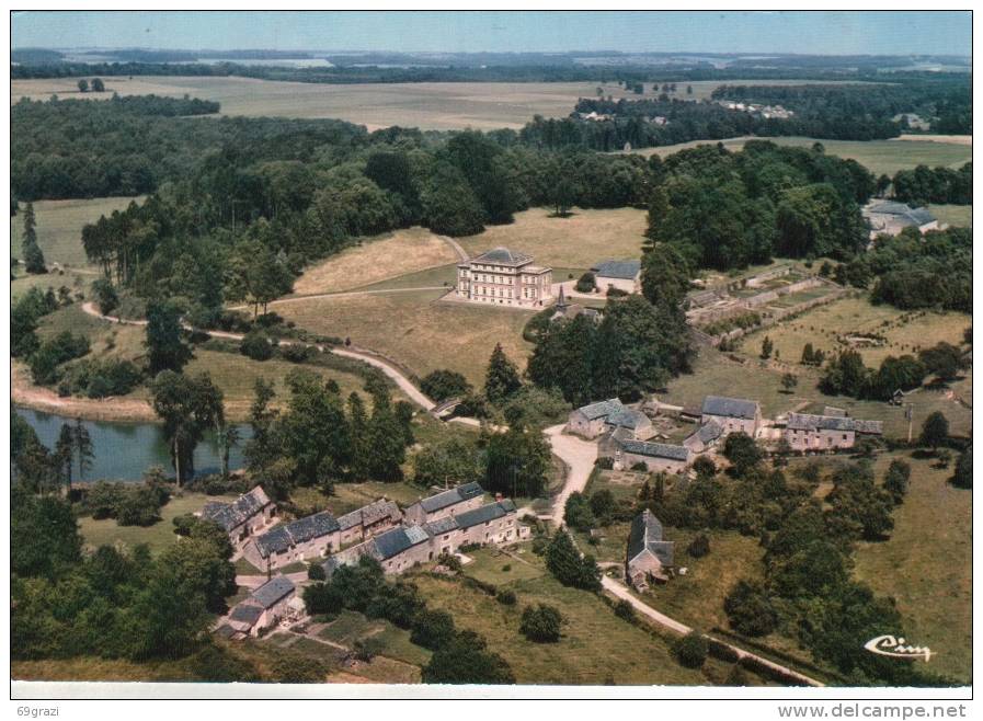 Sainte Fontaine Par Havelange  Vue Aerienne Du Chateau Et Du Village - Havelange