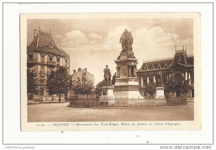 Cp, 90, Belfort, Monument Des Trois Sièges, Palais De Justice Et Caisse D'Epargne - Belfort – Siège De Belfort
