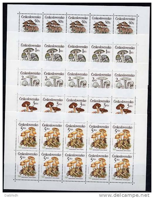 CZECHOSLOVAKIA 1989 Fungi Set Of Five Values In Sheetlets MNH / **.    Michel 3017-21 - Unused Stamps