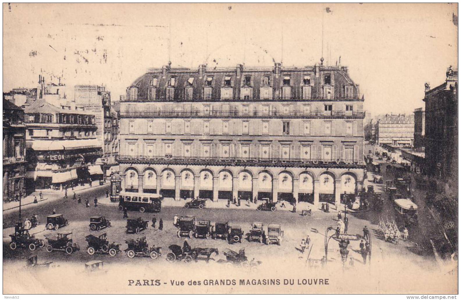 CPA PARIS Vue Des Grands Magasins Du Louvre - Louvre