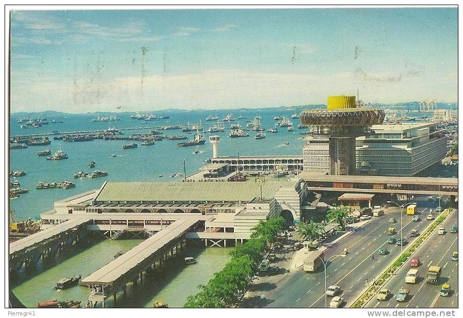 CPA-1978-SINGAPOUR-ENSEMB   LE - AEROGARE ET BATEAUX DANS LA RADE--TBE - Aerodrome