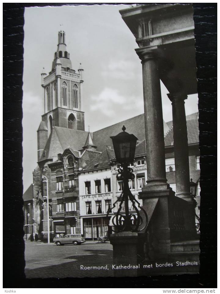 ROERMOND - Kathedraal Met Bordes Stadhuis - Café De Beurs - Echte Foto  +/- 1965 - Lot 63 - Roermond