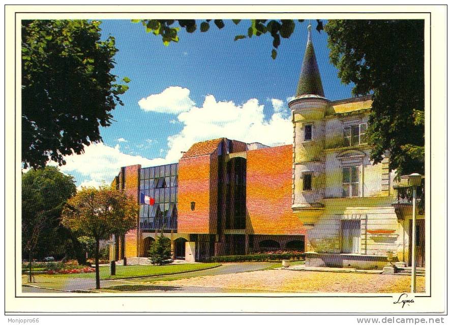 CPM De Cormeilles En Parisis   L Hôtel De Ville Et Le Château De Lamazière - Cormeilles En Parisis