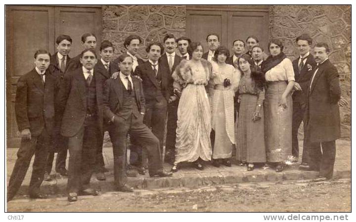 PARIS XI CARTE PHOTO RUE DES GONCOURT  LA FAMILLE EGRETEAU  CIRC NON - Distrito: 11