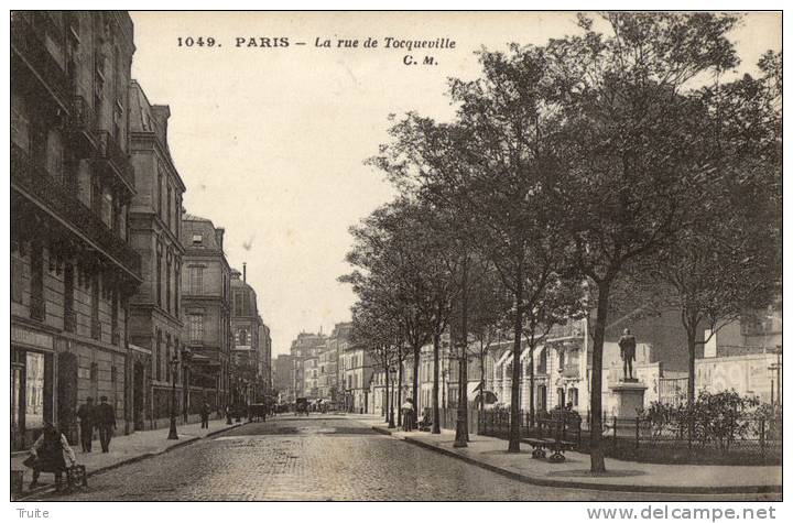 PARIS LA RUE DE TOCQUEVILLE ANIMEE COMMERCE - District 17