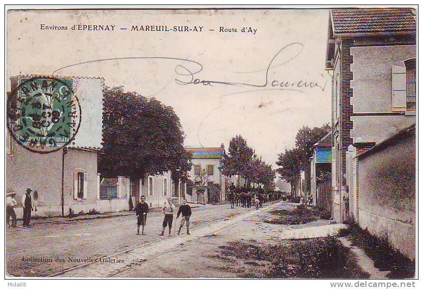 51. ENVIRONS D'EPERNAY . MAREUIL SUR AY . ROUTE D'AY . ANIMATION. CAVALERIE. - Mareuil-sur-Ay