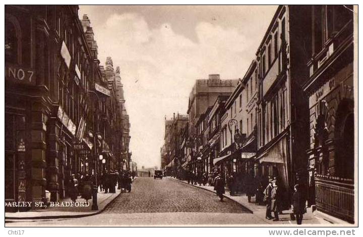 BRADFORD  PHOTOGRAPH  POSTCARD DARLEY STREET PUBL      CIRC  YES - Bradford