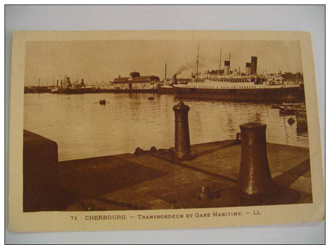 CHERBOURG L'Avant Port Et Les Transbordeurs Nomadic Et Traffic - Cherbourg