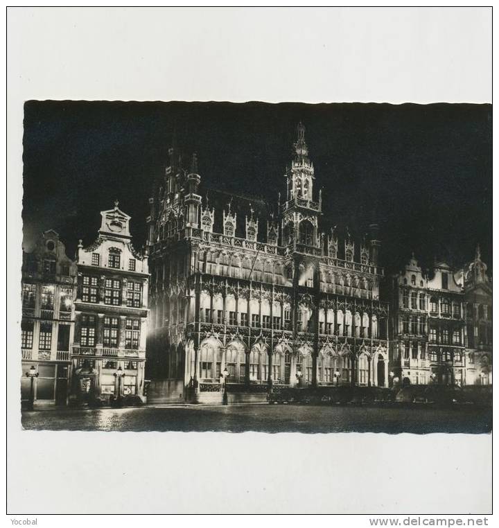 Cp , BELGIQUE , BRUXELLES , Hôtel De Ville Illuminé - Bruxelles La Nuit