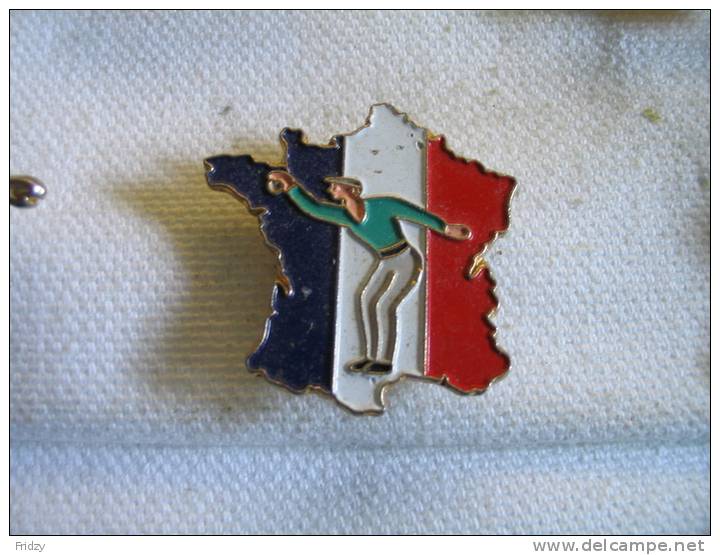 Pin´s  Bowling.  Bouleur Sur Carte De FRANCE Aux Couleurs Du Drapeau - Bowling