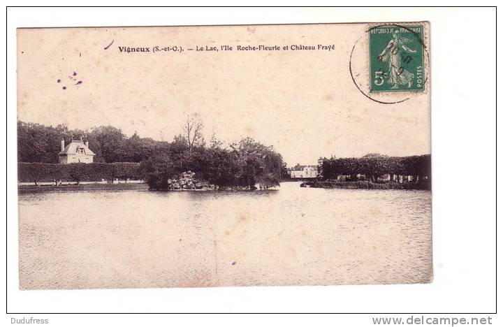 VIGNEUX   LE LAC L ILE ROCHE FLEURIE ET CHATEAU FRAYE - Vigneux Sur Seine