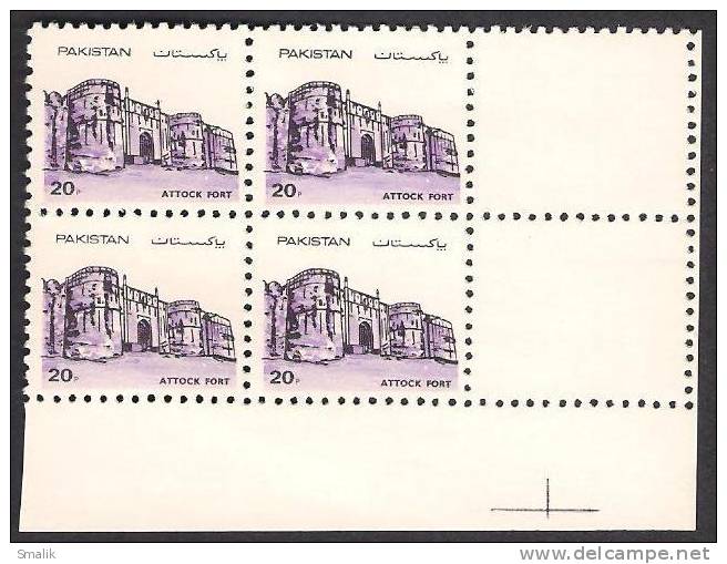 Pakistan 1984, 20p Fort  Error & Variety, Corner Block Of 4 With Side Gutter Same As Stamp Size Margin, MNH - Pakistan